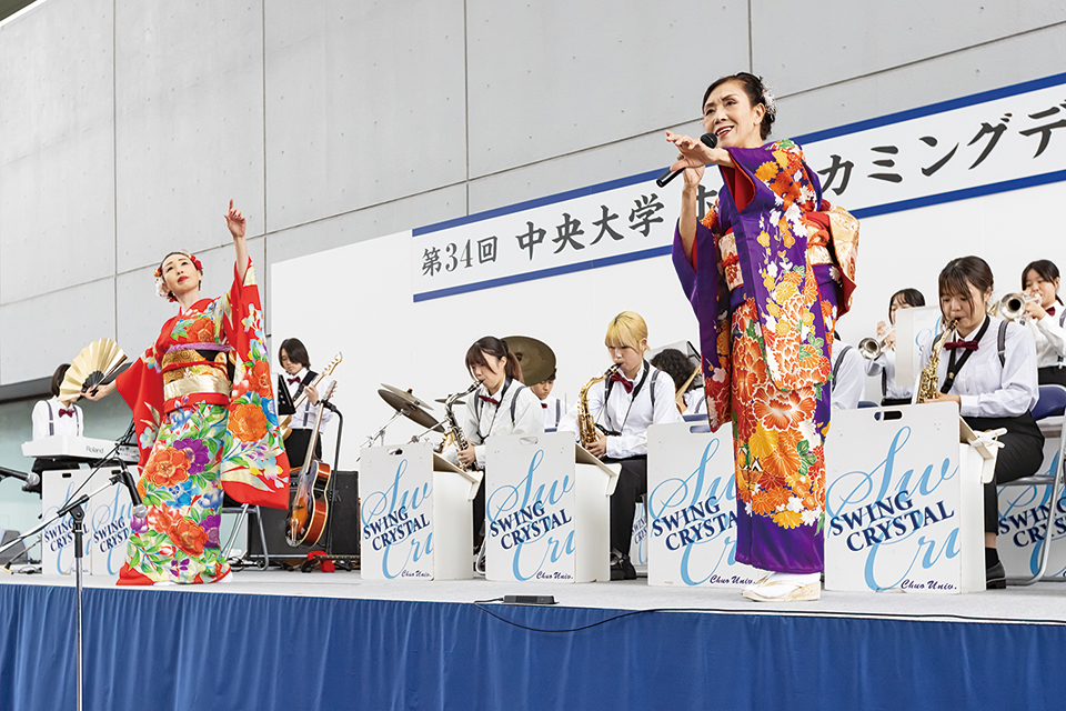 セントラルプラザにて熱演